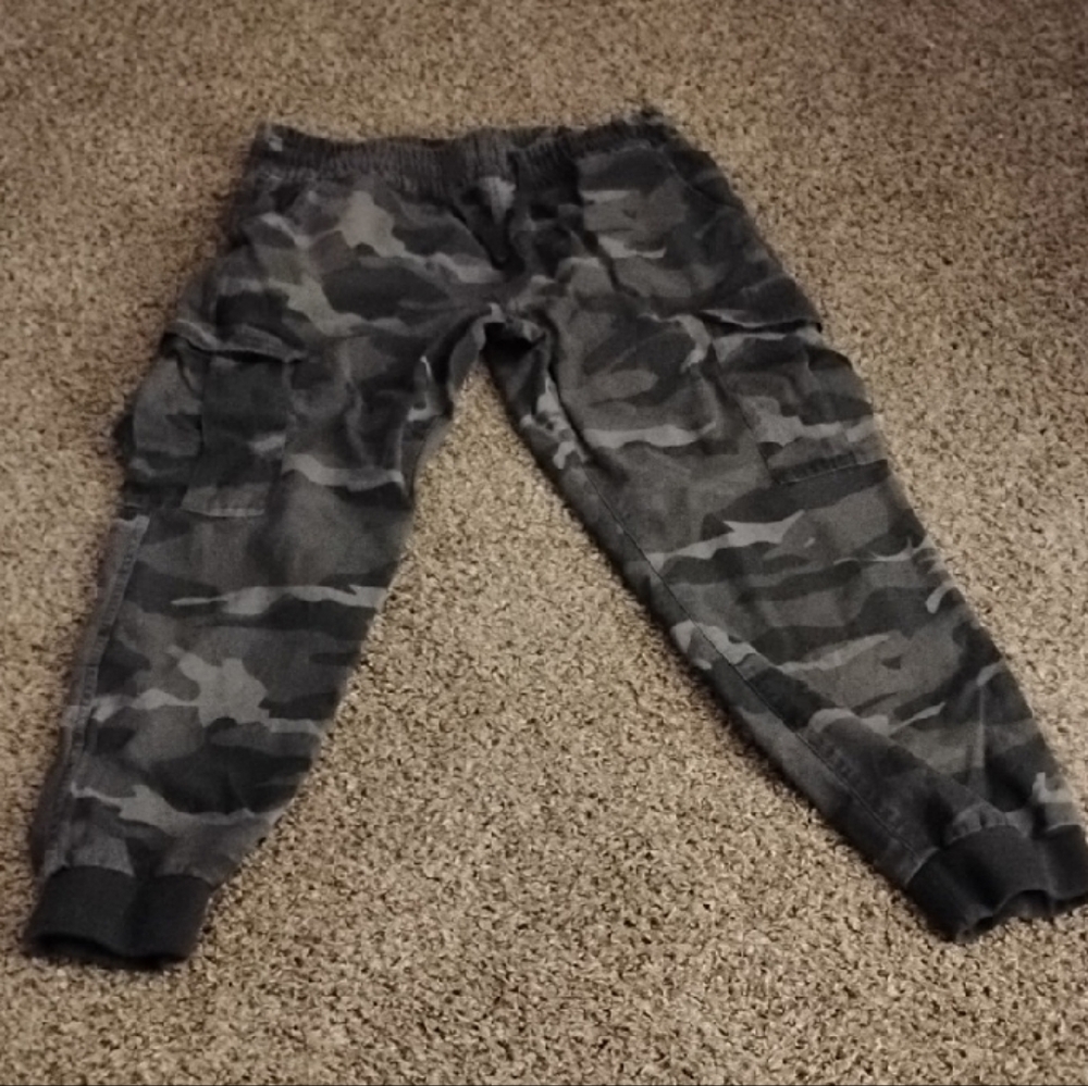 Women's TNA Dark Camouflage Pants L